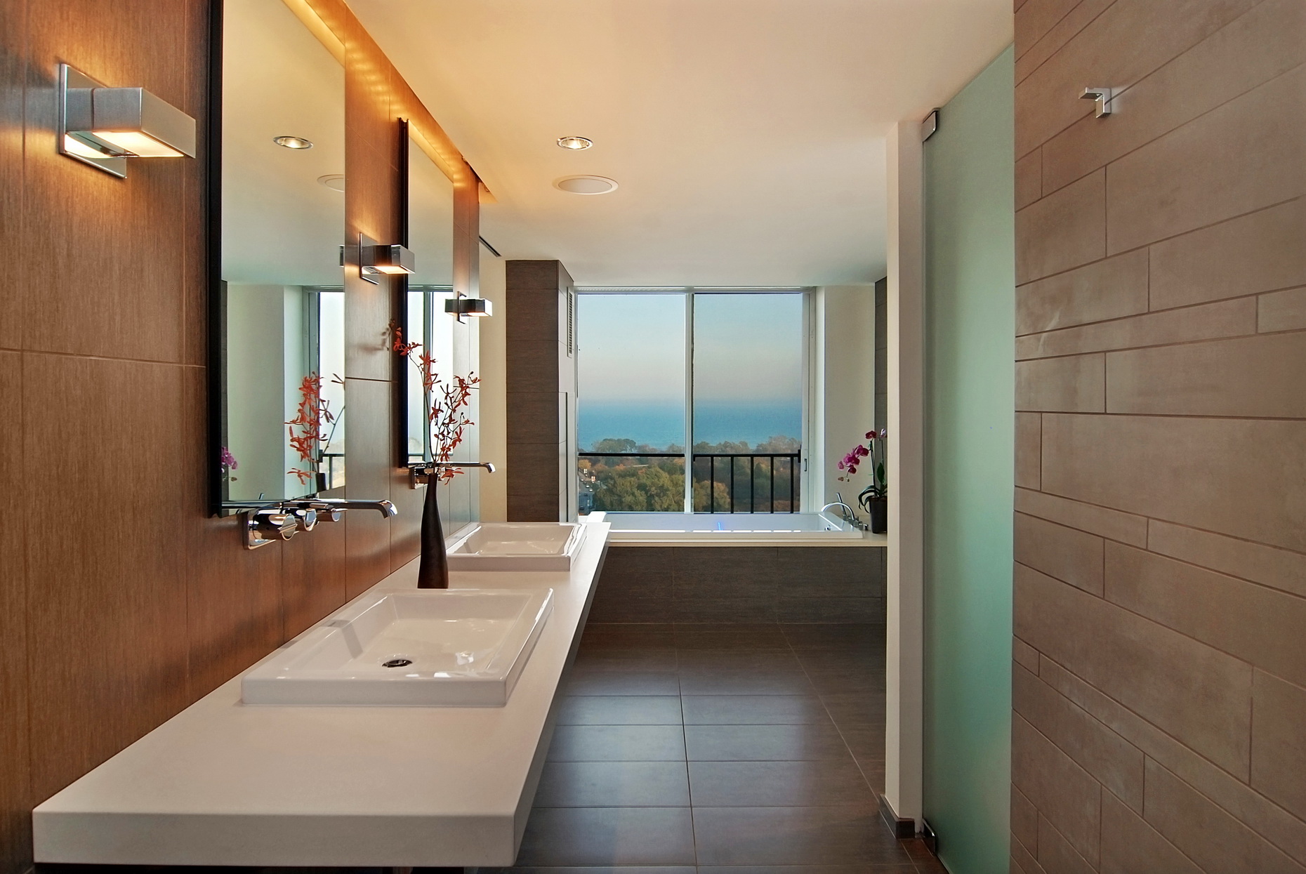 345_W_Fullerton_Unit_1801_MasterBathroomEastDayView